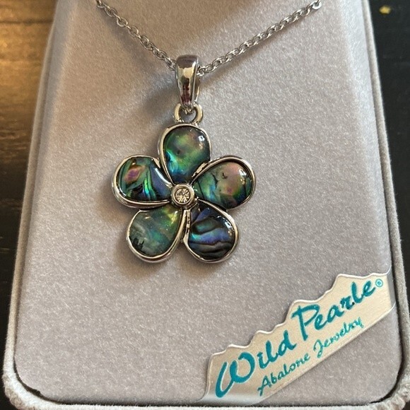 NWT abalone daisy necklace with rhinestone center. - Picture 2 of 4